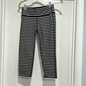 Athleta crop leggings - size small